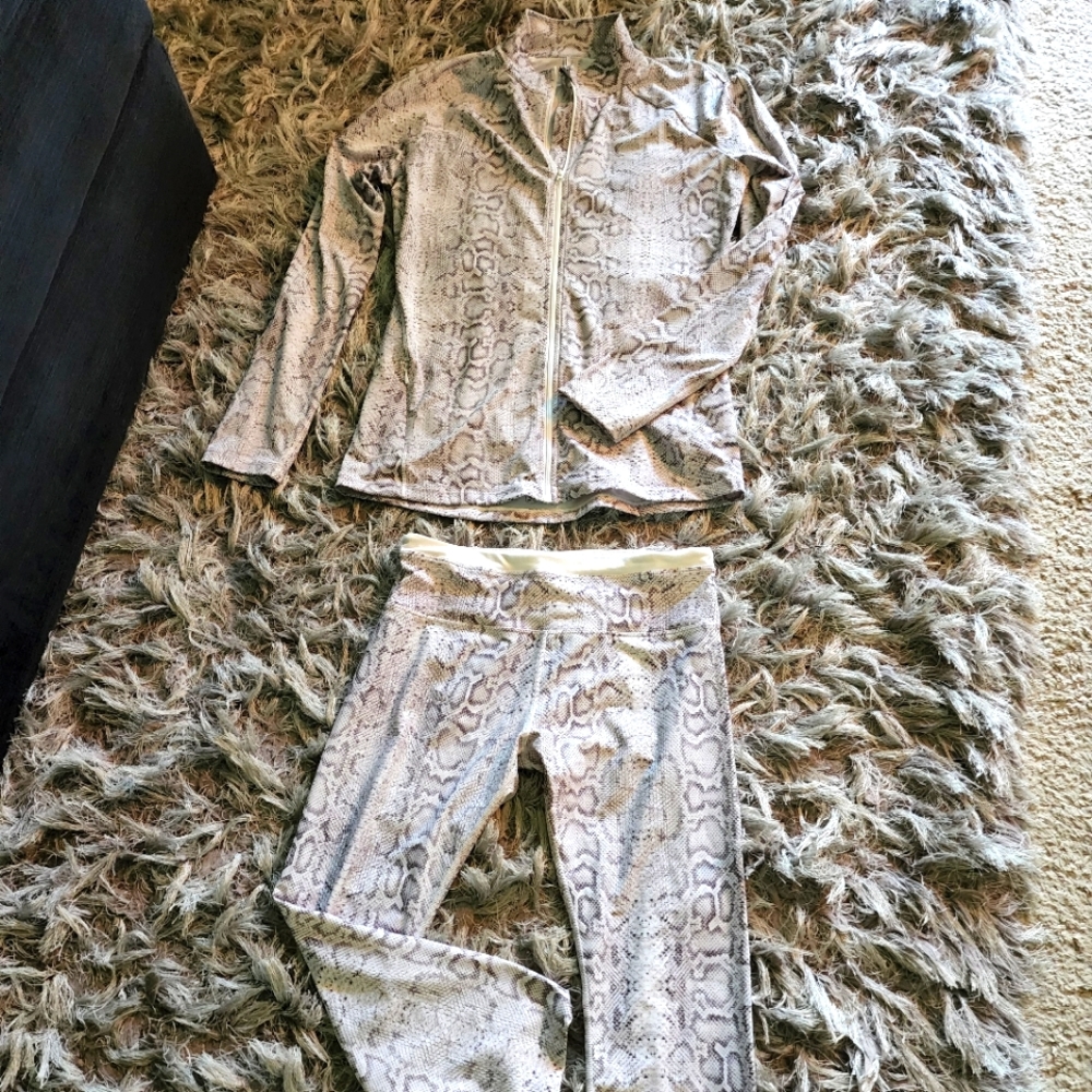 Lorna Jane Doo Uniquely